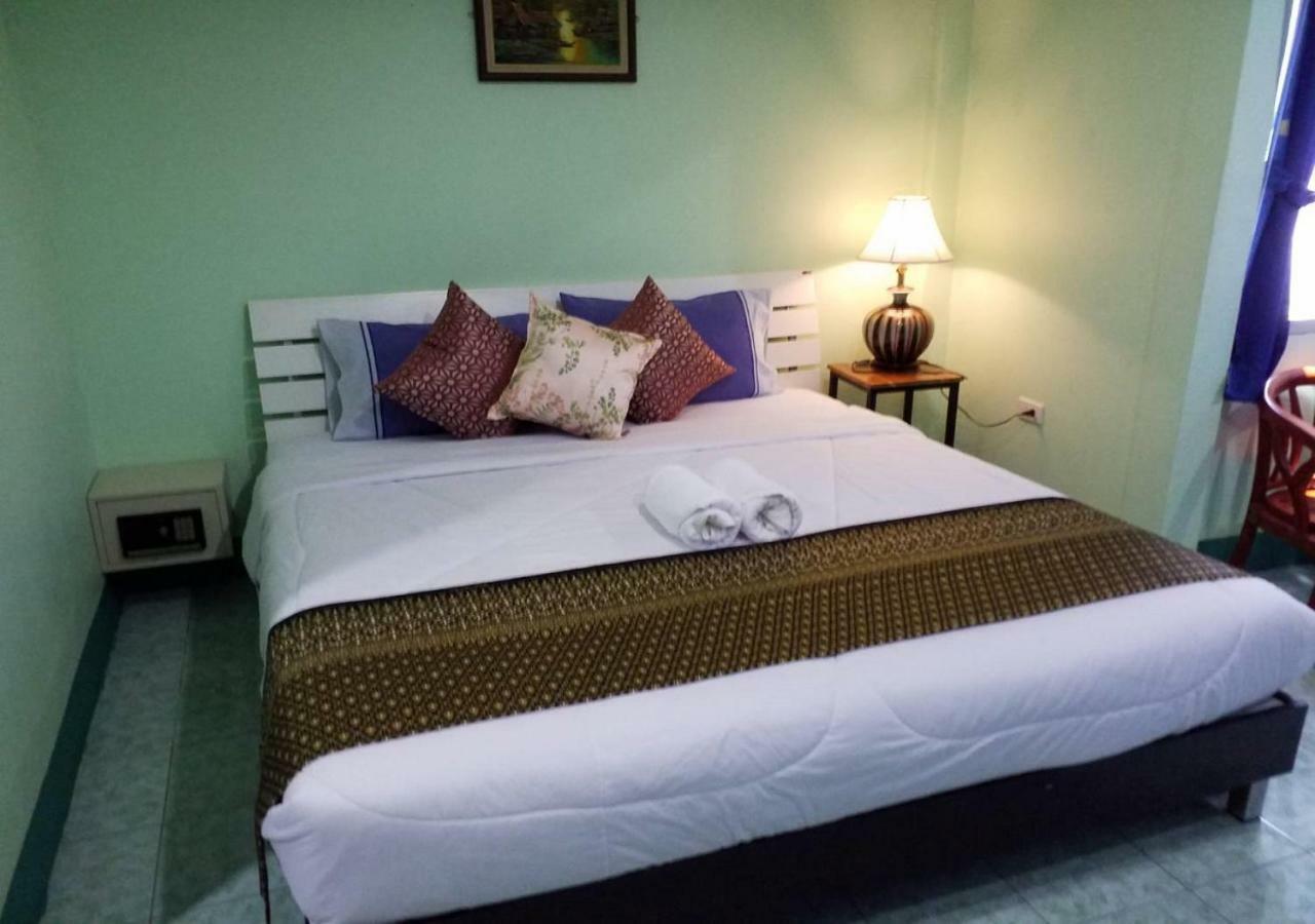 Rung Tawan Hostel Ката-Біч Екстер'єр фото